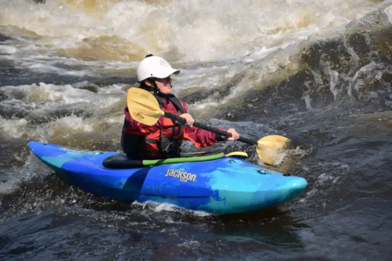 Beginner-3-Day-Ottawa-Kayak-School-National-Whitewater-Park-Wilderness-Tours