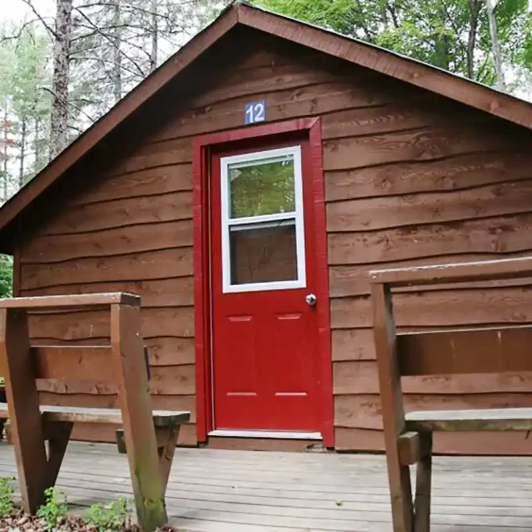 Super Deluxe Cedar Cabin at Wilderness Tours Ottawa River