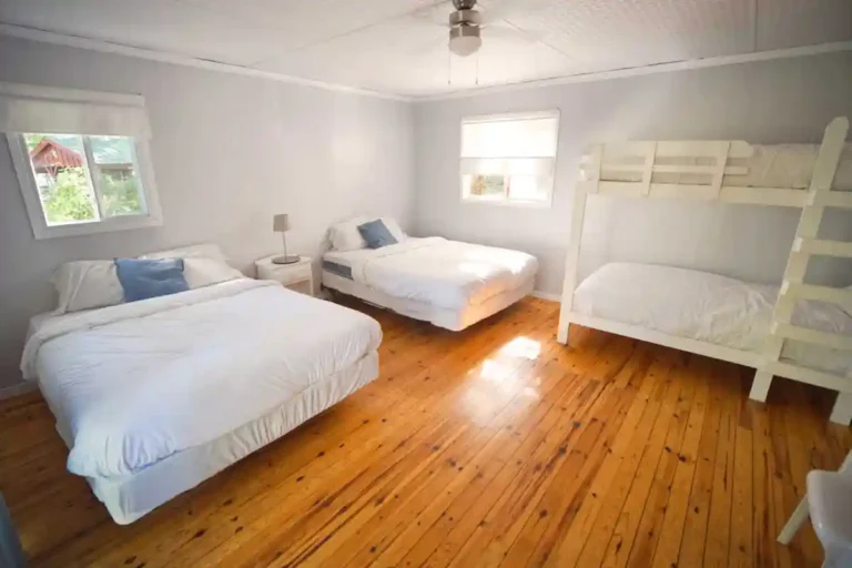 Bay Side Suite Cabin Rental Ottawa River