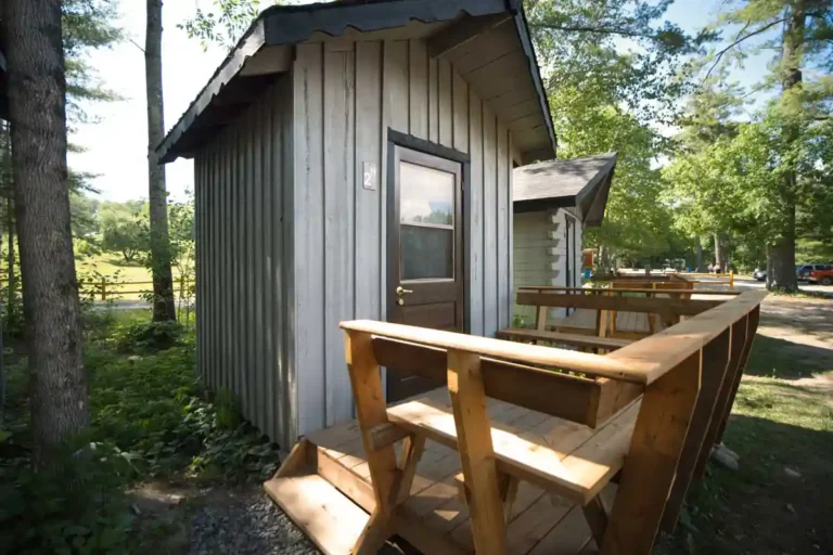 Hostel Cabin Mini Accommodation at Wilderness Tours