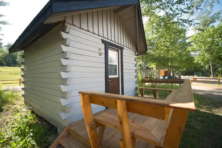 Hostel Cabin Plus Lodging at Wilderness Tours Resort