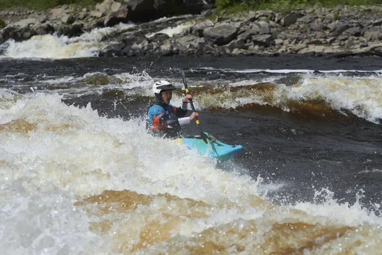 Learn to surf your kayak at the Ottawa Kayak School